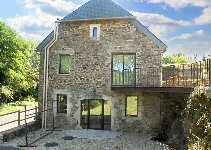 Maison Charmante Avec Vue Sur La Montagne A Castelnau De Mandailles Barbecue